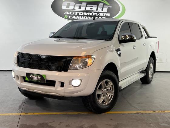 FORD RANGER 3.2 XLT 4X4 CD 20V DIESEL 4P AUTOMÁTICO FORD RANGER 3.2 XLT 4X4 CD 20V DIESEL 4P AUTOMÁTICO